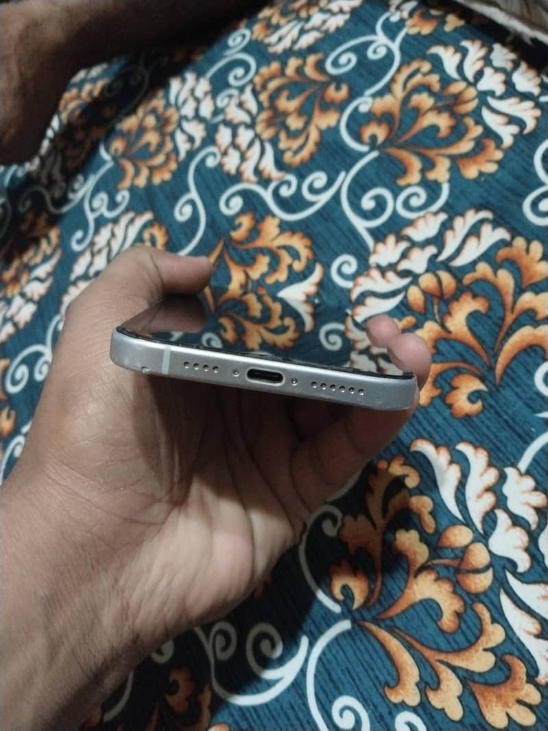 Apple iPhone 15 plus 4