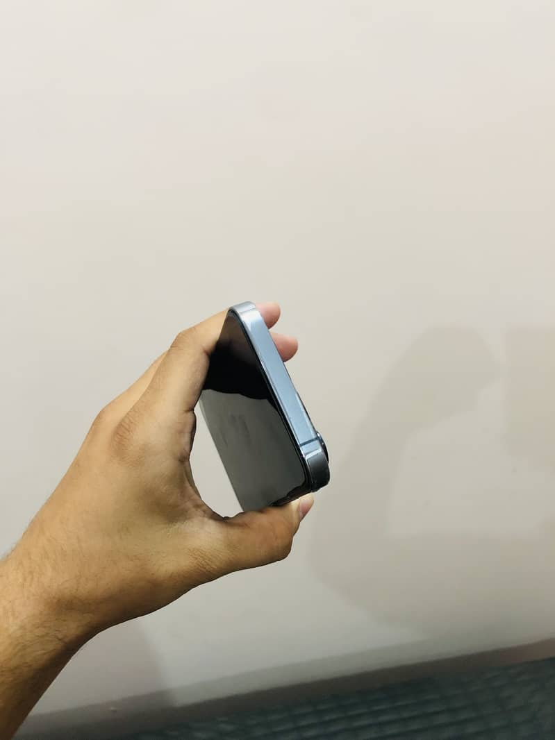 Apple iPhone 13 Pro 2