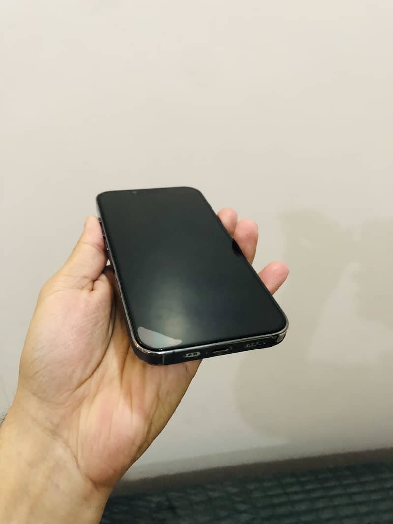 Apple iPhone 13 Pro 4