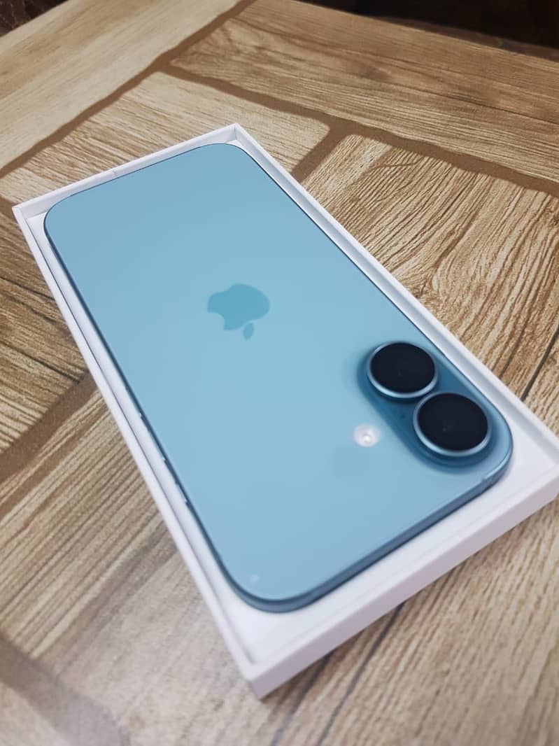 Apple iPhone 16, 256 gb, Teal colour, for sale! 4
