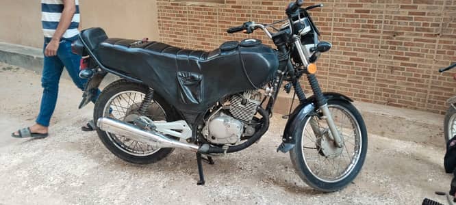 Suzuki gs150 2015