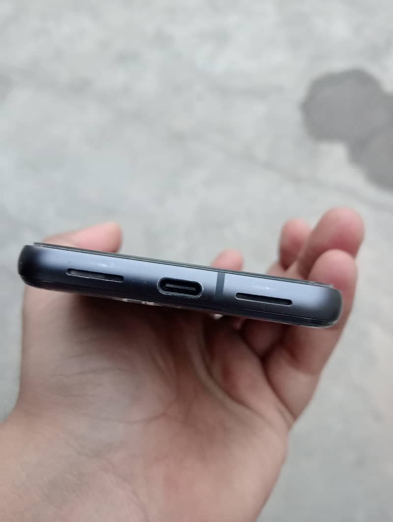 Google Pixel 8 4
