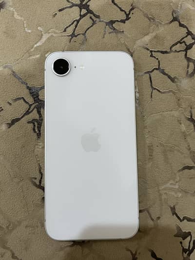 Apple iPhone 16e