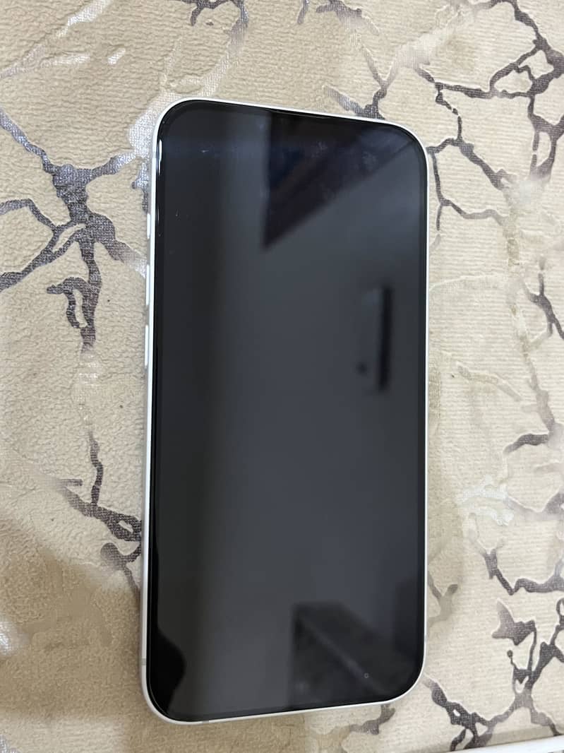 Apple iPhone 16e 2