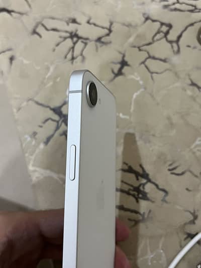 Apple iPhone 16e