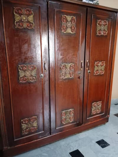 3 door allmari wooden polish work perfect condition