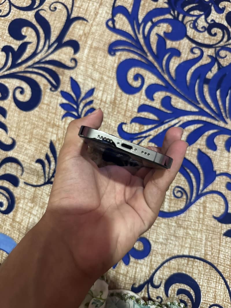 IPHONE 13 pro 4
