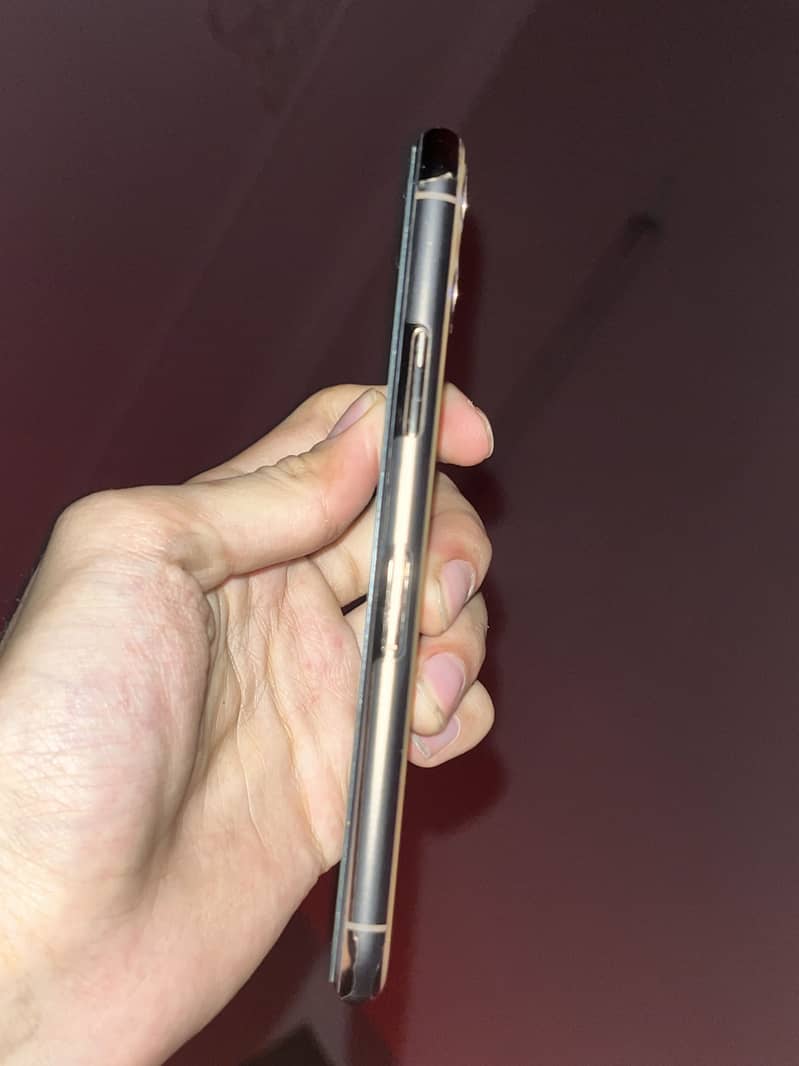 Apple iPhone 11 Pro 4