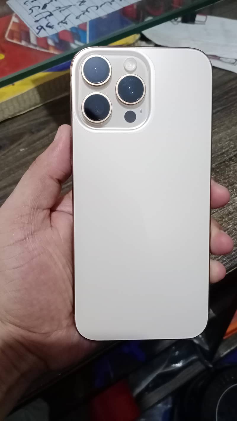 Apple iPhone 16 Pro Max 0