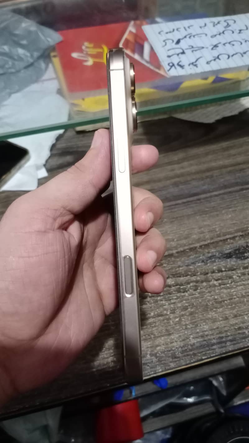 Apple iPhone 16 Pro Max 2