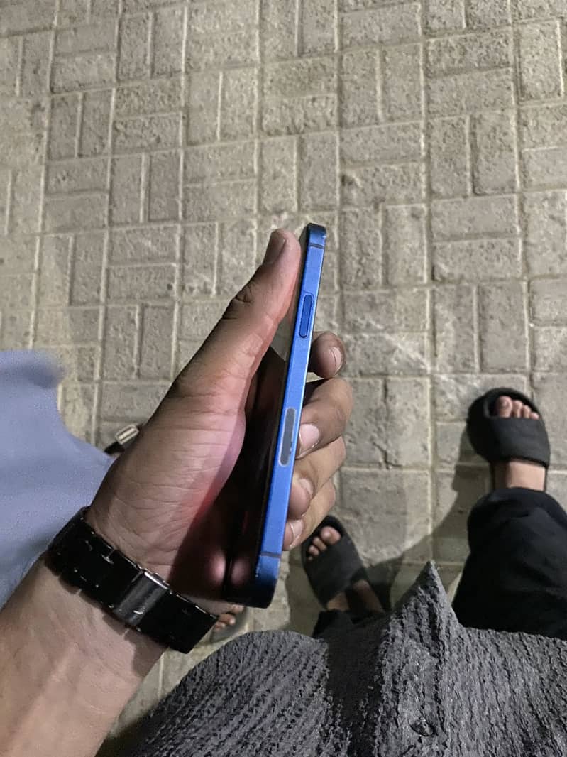 iPhone 12 3