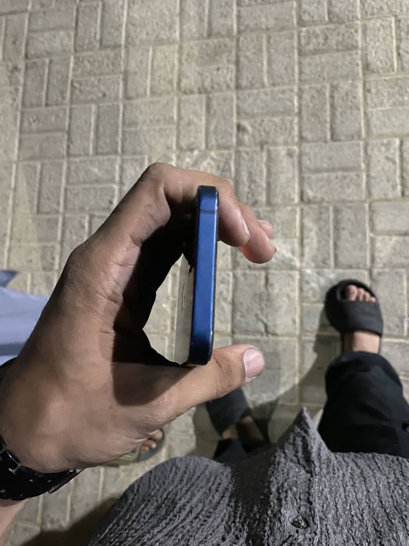 iPhone 12 4