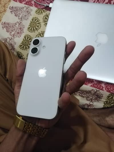 Apple iPhone 16