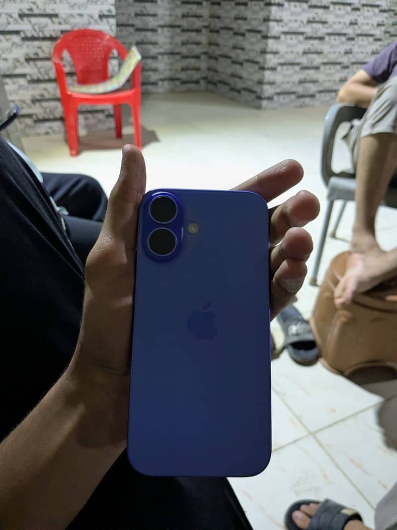 Apple iPhone 16 4