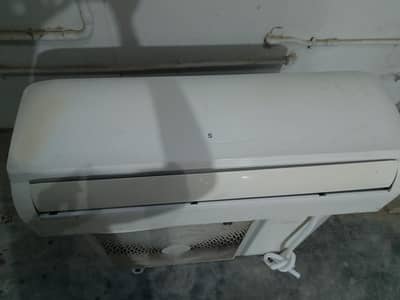 Singer AC inverter for sale 10 / 10 condition ha child cooling ha