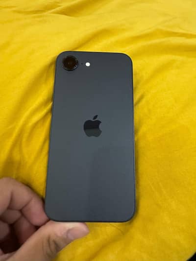 Jv  iPhone 17e Just open phone slightly use only 22 cycles