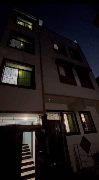 Cottage for sell in good location Unit 10 latifabad