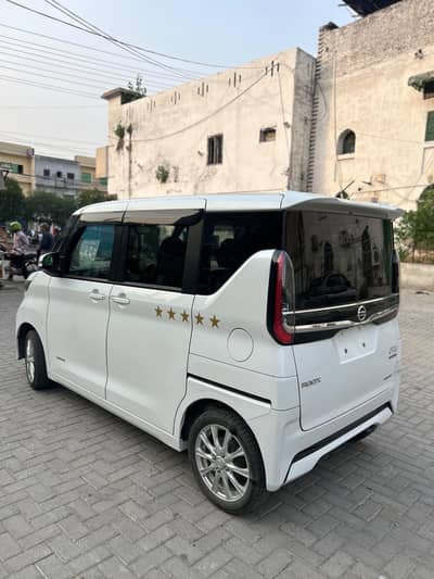 NISSAN ROOX SHOWROOM CONDITION
