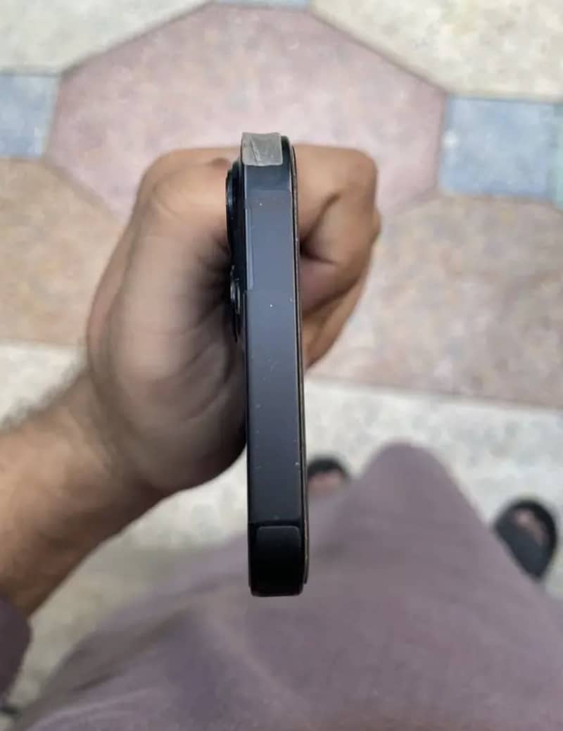 Apple iPhone 13 2
