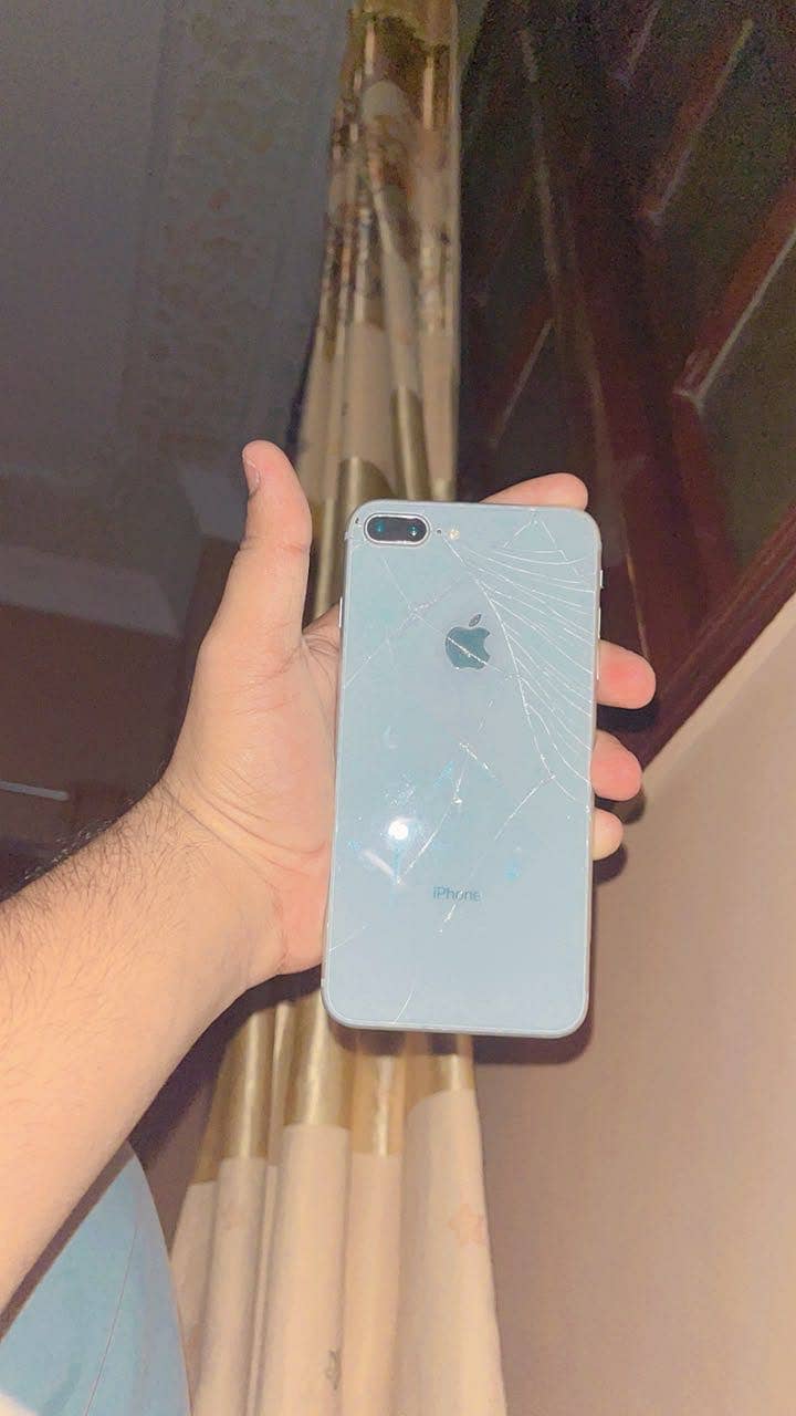 Apple iPhone 8 Plus 0