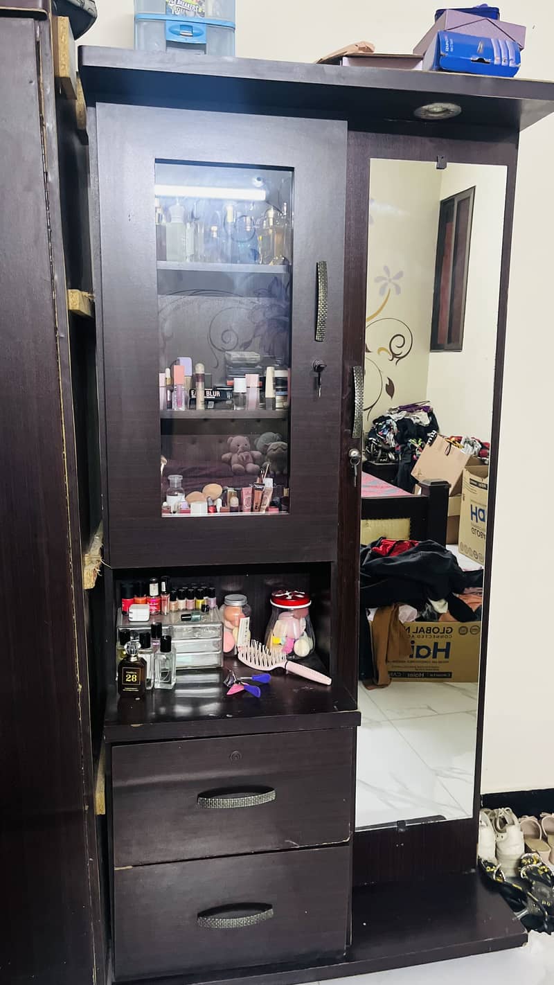 Bed set with dressing table 0