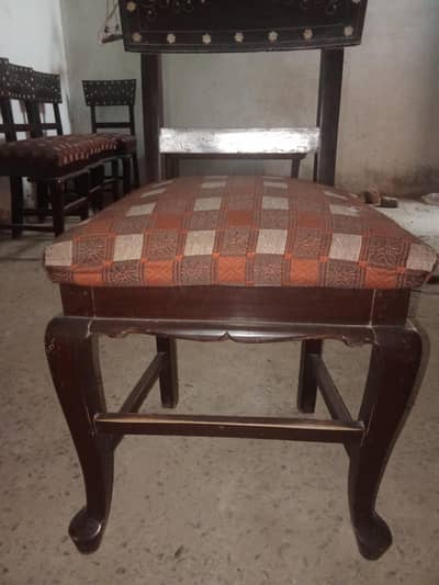 dining table with 5chirs