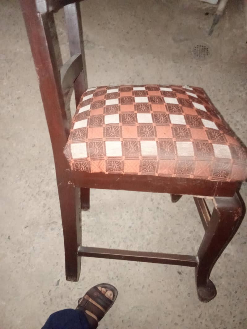 dining table with 5chirs 2