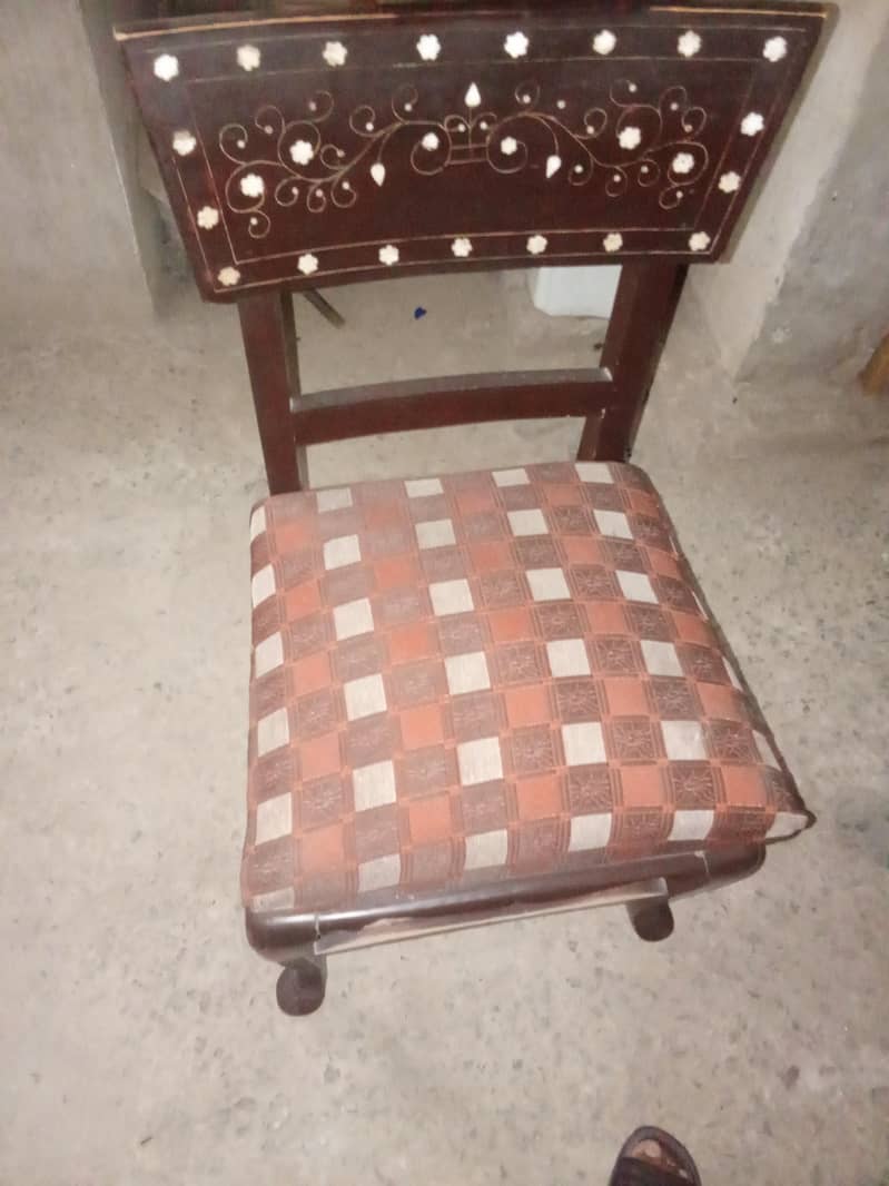 dining table with 5chirs 3