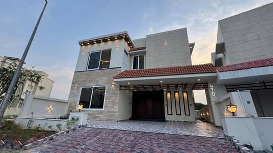 10 marla brand new house solar install +5 bedroom bajlii panii Available near masjid comercial parck Face Face 2 Face 7 ya8 Available neat and clean house