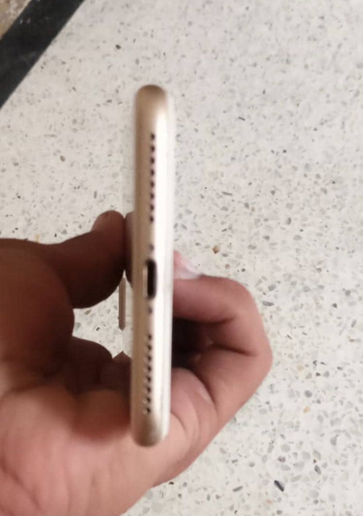 Apple iPhone 7 Plus 5
