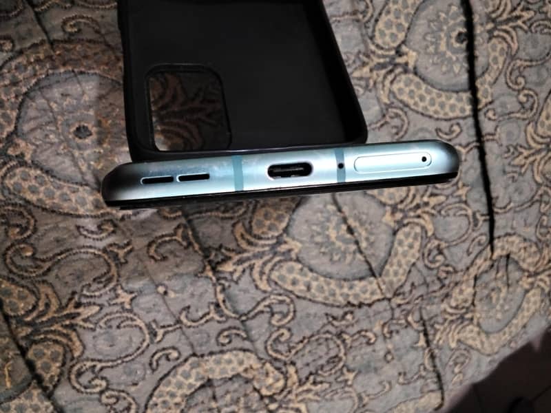 One Plus 8T 4