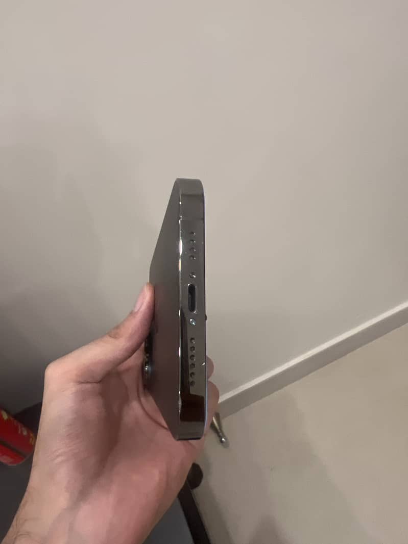 iPhone 13 Pro Max 4