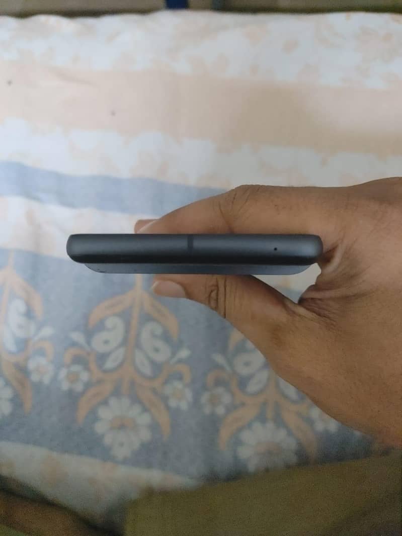 Google Pixel 7 4