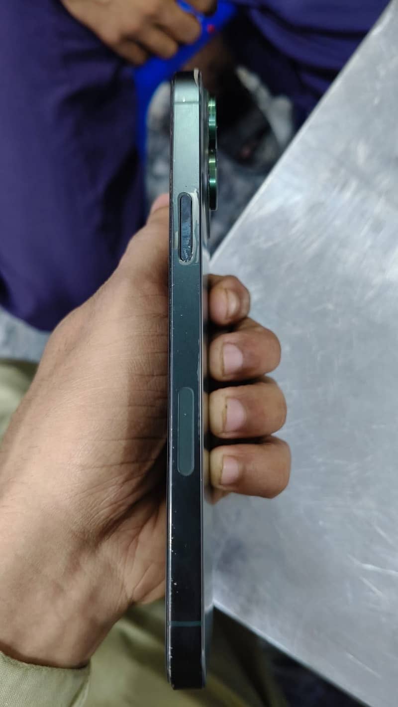 Apple iPhone 13 Pro Max 1