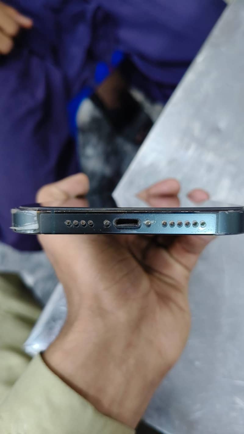 Apple iPhone 13 Pro Max 2