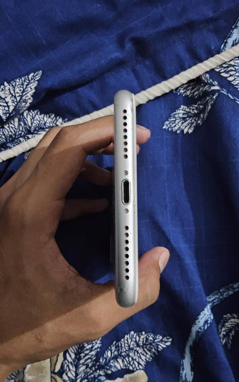 Apple iPhone 7 Plus 2