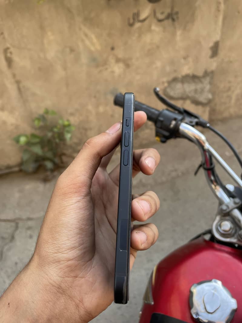 Apple iPhone 15 plus 3
