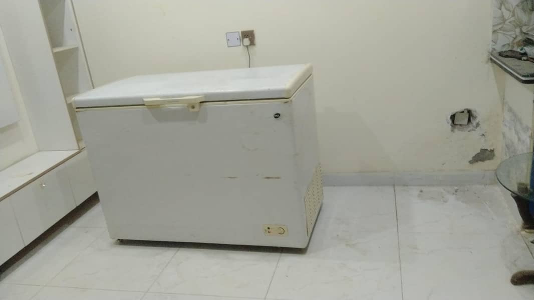 medium size deep freezer 0