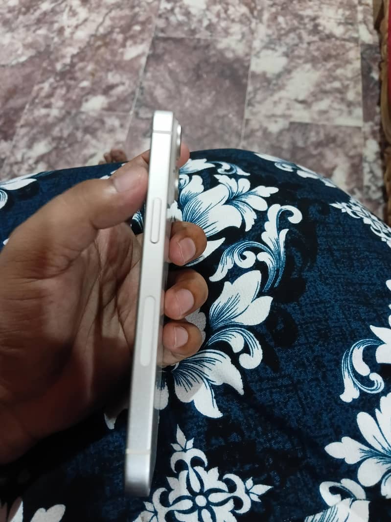 Apple iPhone 14 4