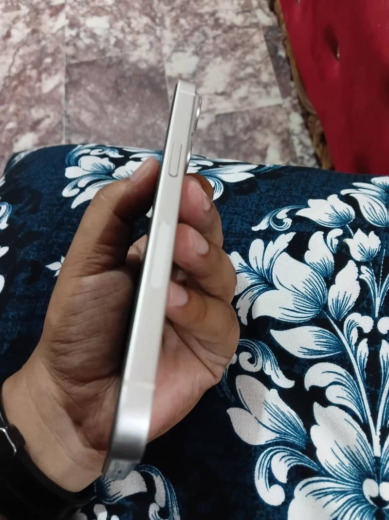 Apple iPhone 14 7