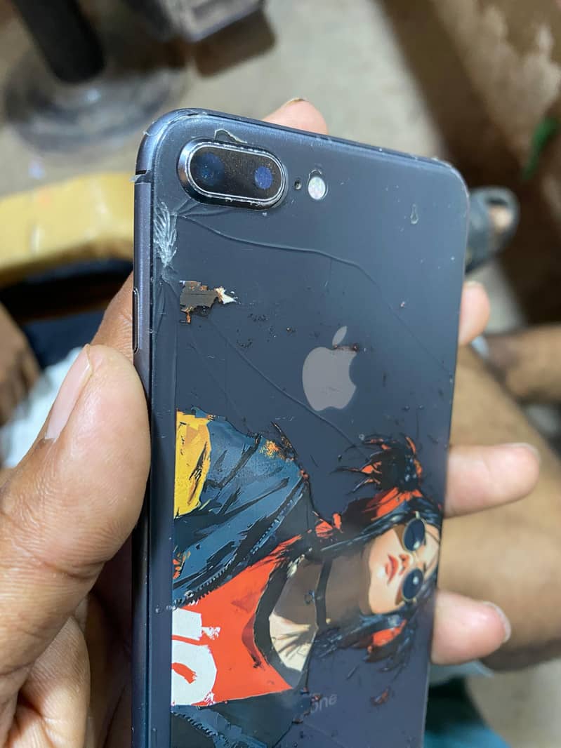 Apple iPhone 8 Plus 3