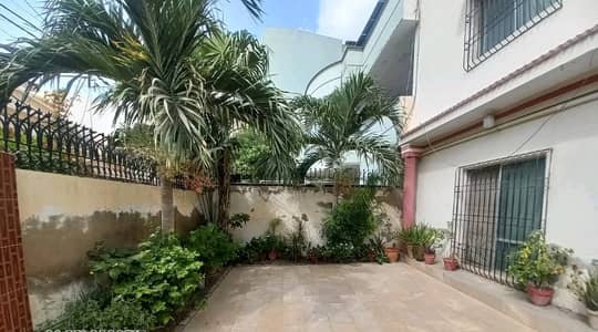 Gulistan-e-Jauhar - Block 17 House Sized 200 Square Yards For sale