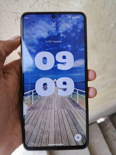 sharp aquos r7--pta approved/12/256gb/240hz display/1-inch leica cam
