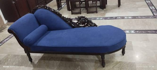 Shesham Wood Dewan in excellent condition