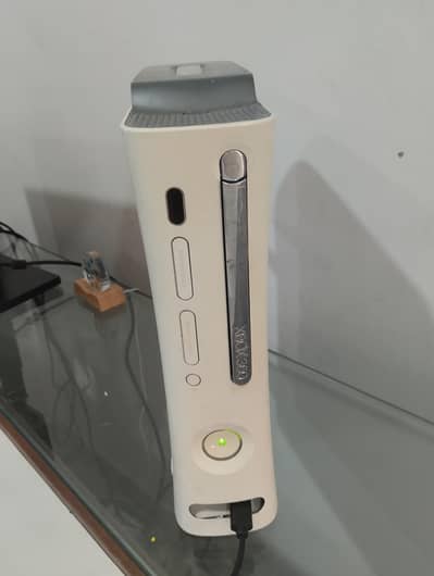 Xbox 360 Jailbreak 250gb 200+ games with 2 wired controllers