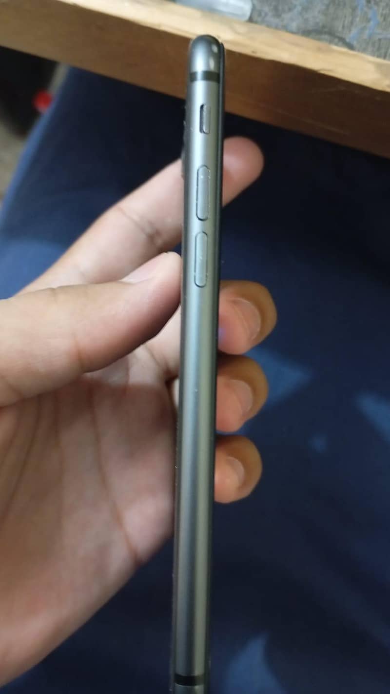 Apple iPhone 8 1