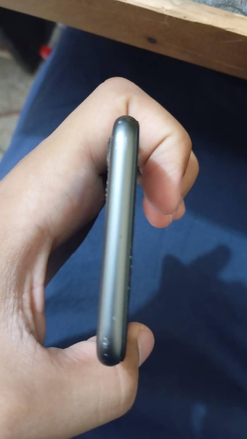 Apple iPhone 8 4