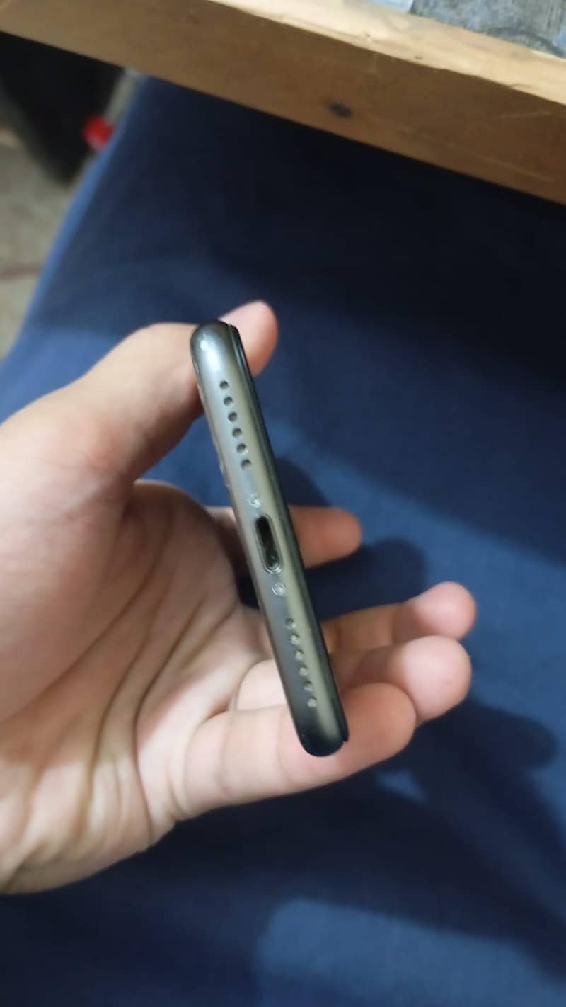 Apple iPhone 8 5