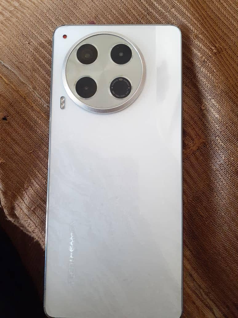 Tecno CAMON 30 0