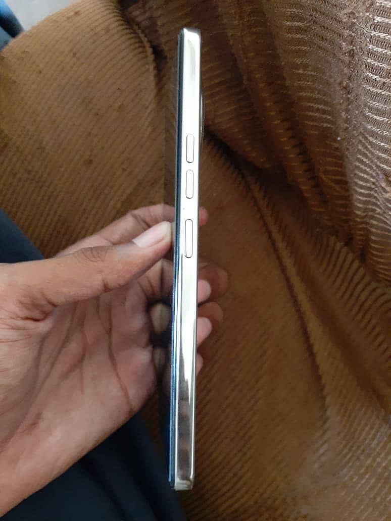 Tecno CAMON 30 1